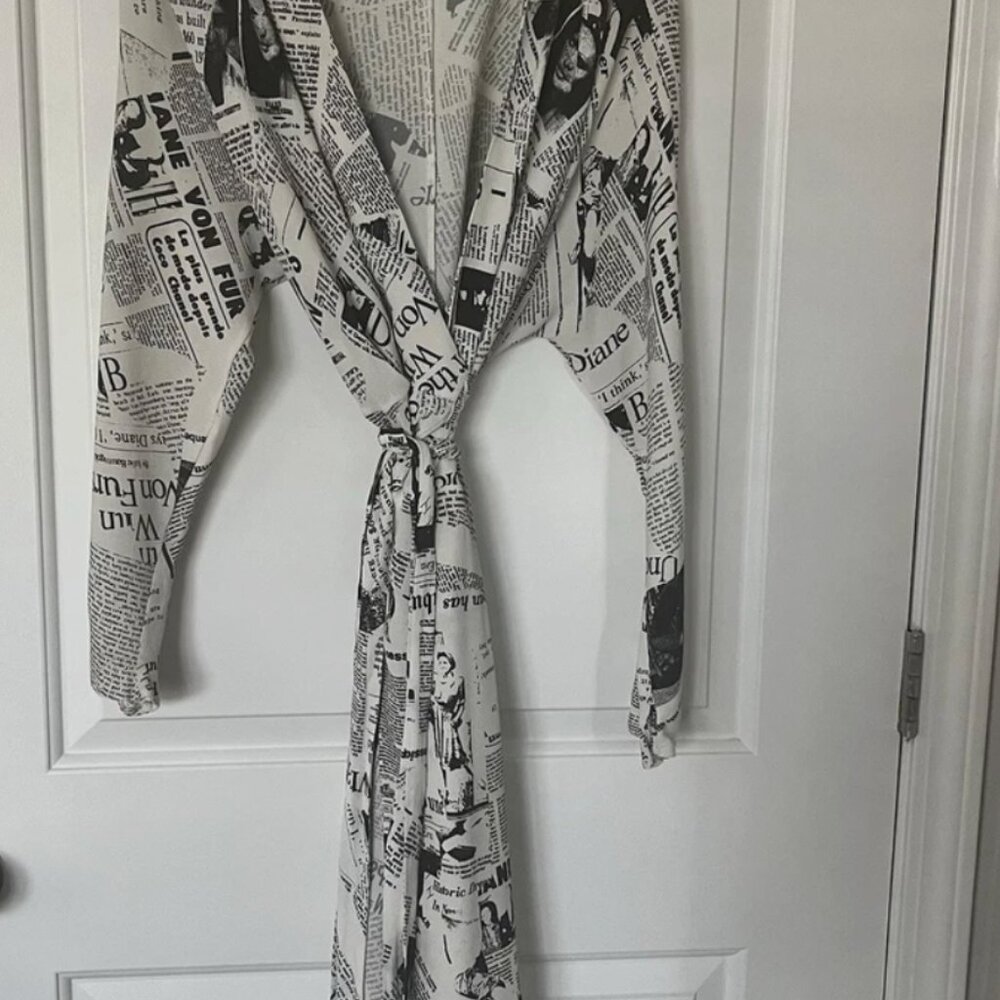 Diane von Furstenberg newspaper class print dress size SMALL EUC like new
